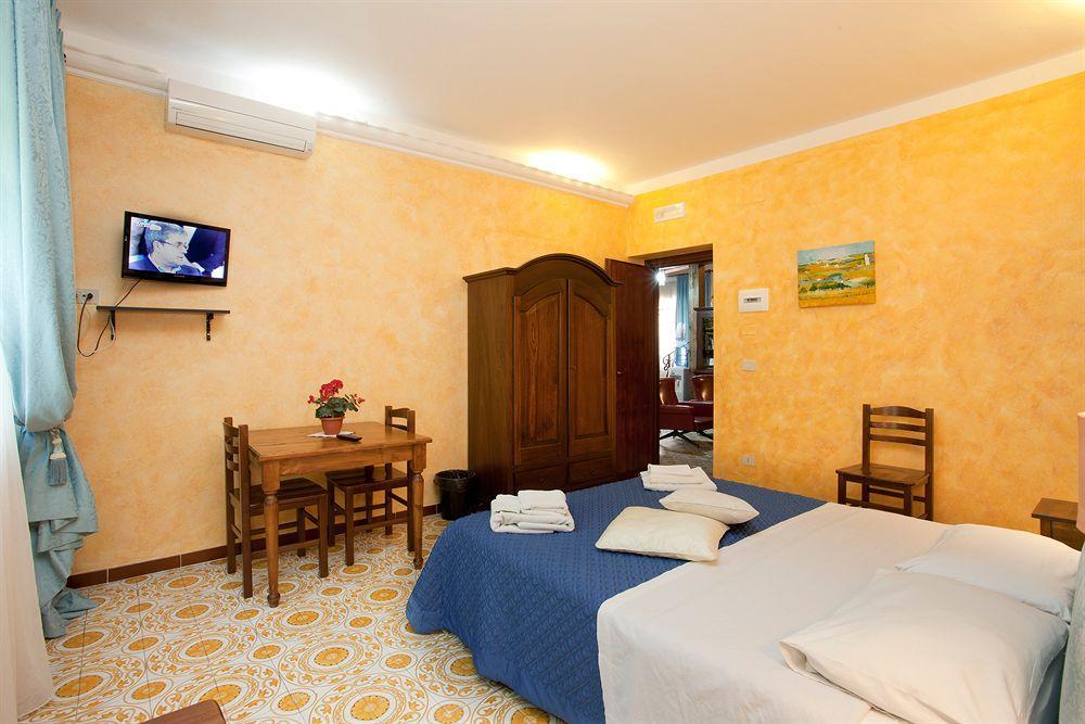 คูเนเซียส บี&บี Bed & Breakfast ชีนิซี ภายนอก รูปภาพ