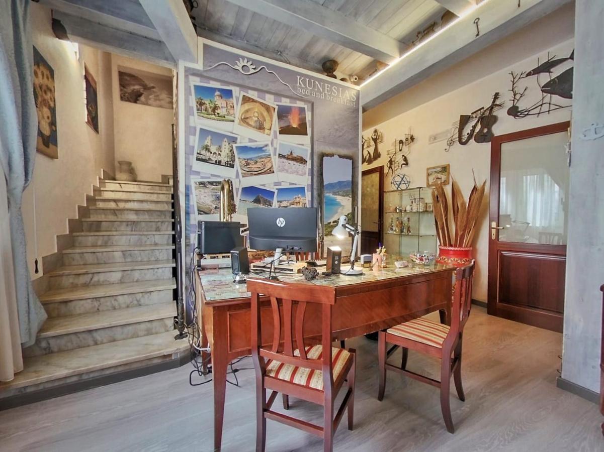 คูเนเซียส บี&บี Bed & Breakfast ชีนิซี ภายนอก รูปภาพ