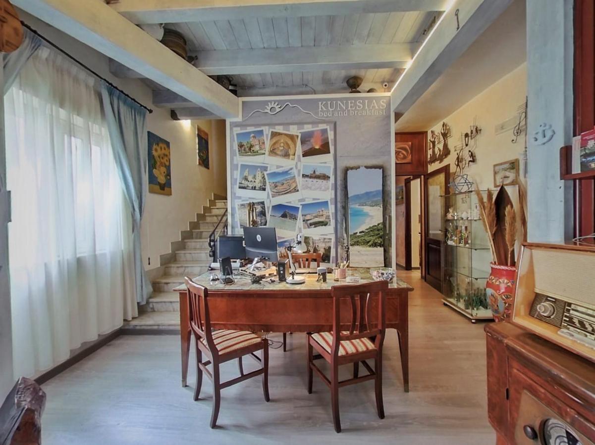 คูเนเซียส บี&บี Bed & Breakfast ชีนิซี ภายนอก รูปภาพ