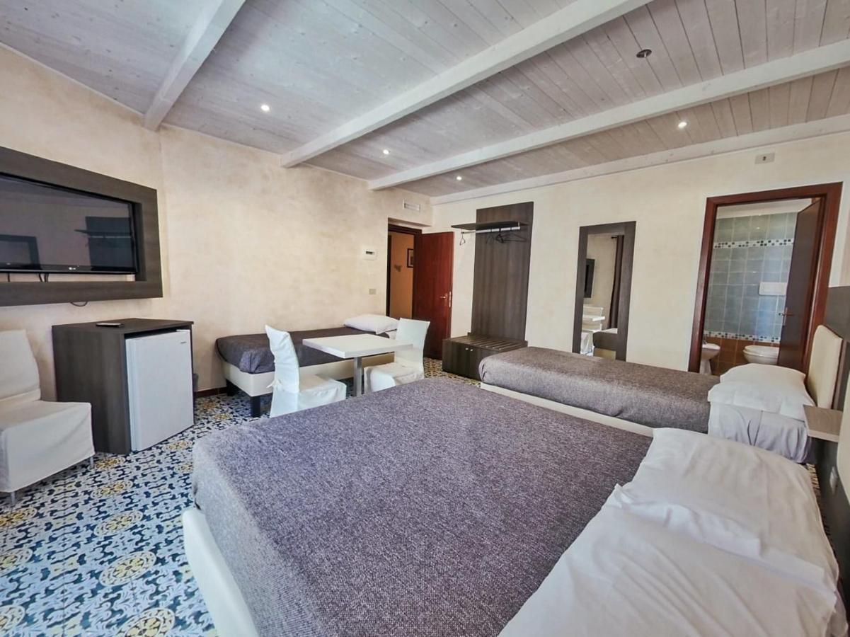 คูเนเซียส บี&บี Bed & Breakfast ชีนิซี ภายนอก รูปภาพ