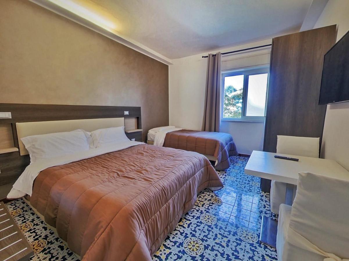 คูเนเซียส บี&บี Bed & Breakfast ชีนิซี ภายนอก รูปภาพ