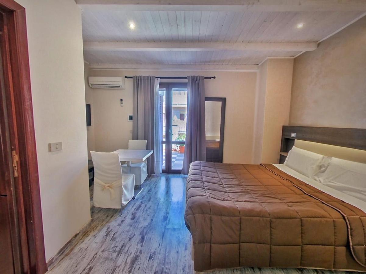 คูเนเซียส บี&บี Bed & Breakfast ชีนิซี ภายนอก รูปภาพ