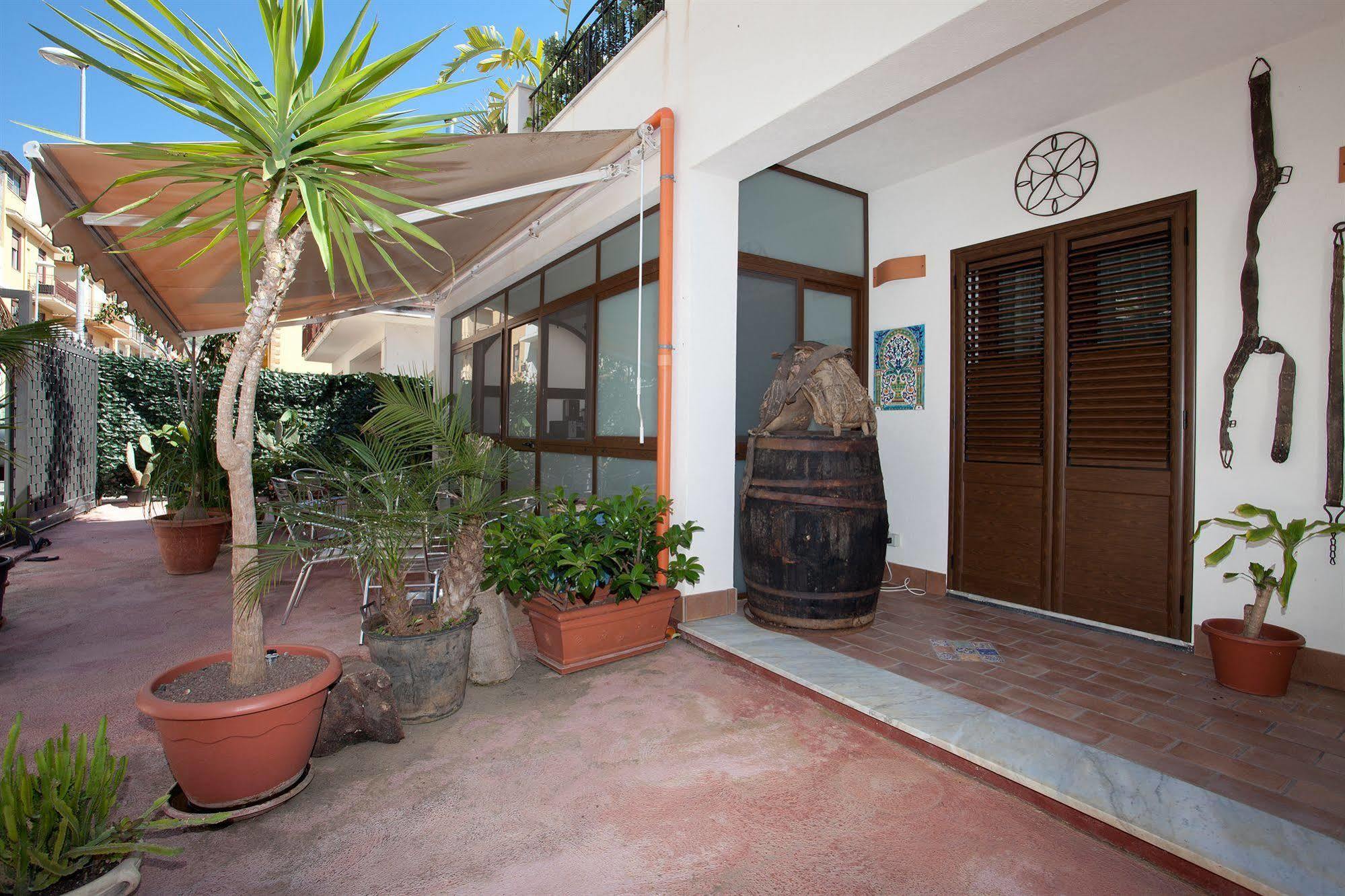 คูเนเซียส บี&บี Bed & Breakfast ชีนิซี ภายนอก รูปภาพ