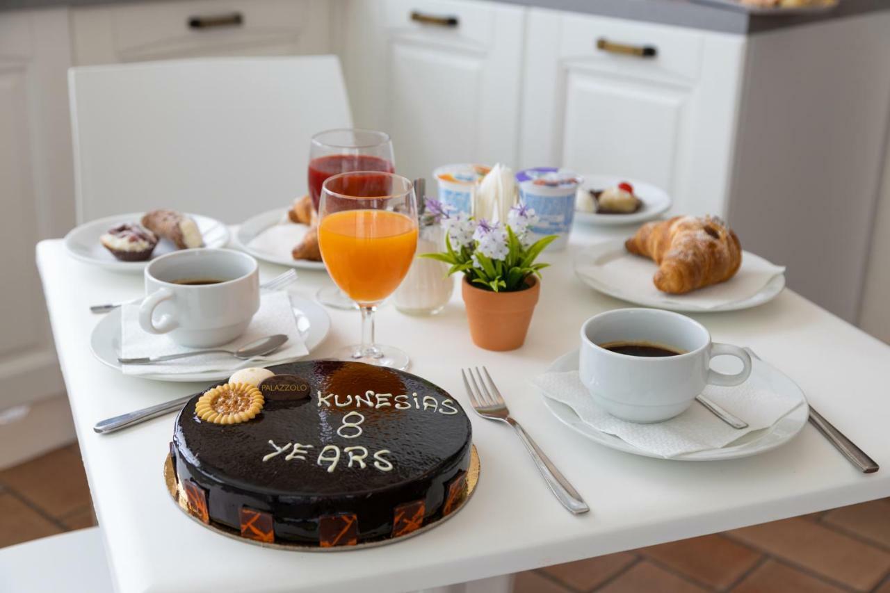 คูเนเซียส บี&บี Bed & Breakfast ชีนิซี ภายนอก รูปภาพ